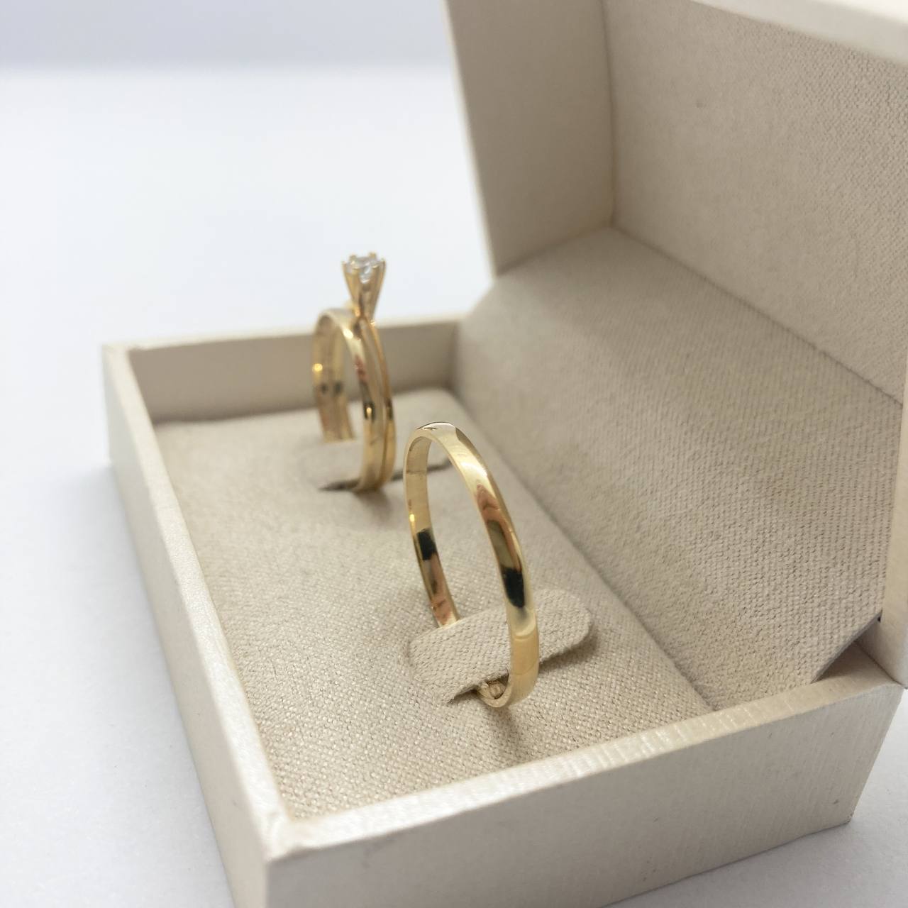 Par de Aliança Noivado/Casamento Ouro 750/18k - Everything 2mm Meia Cana Polida + Anel Brinde
