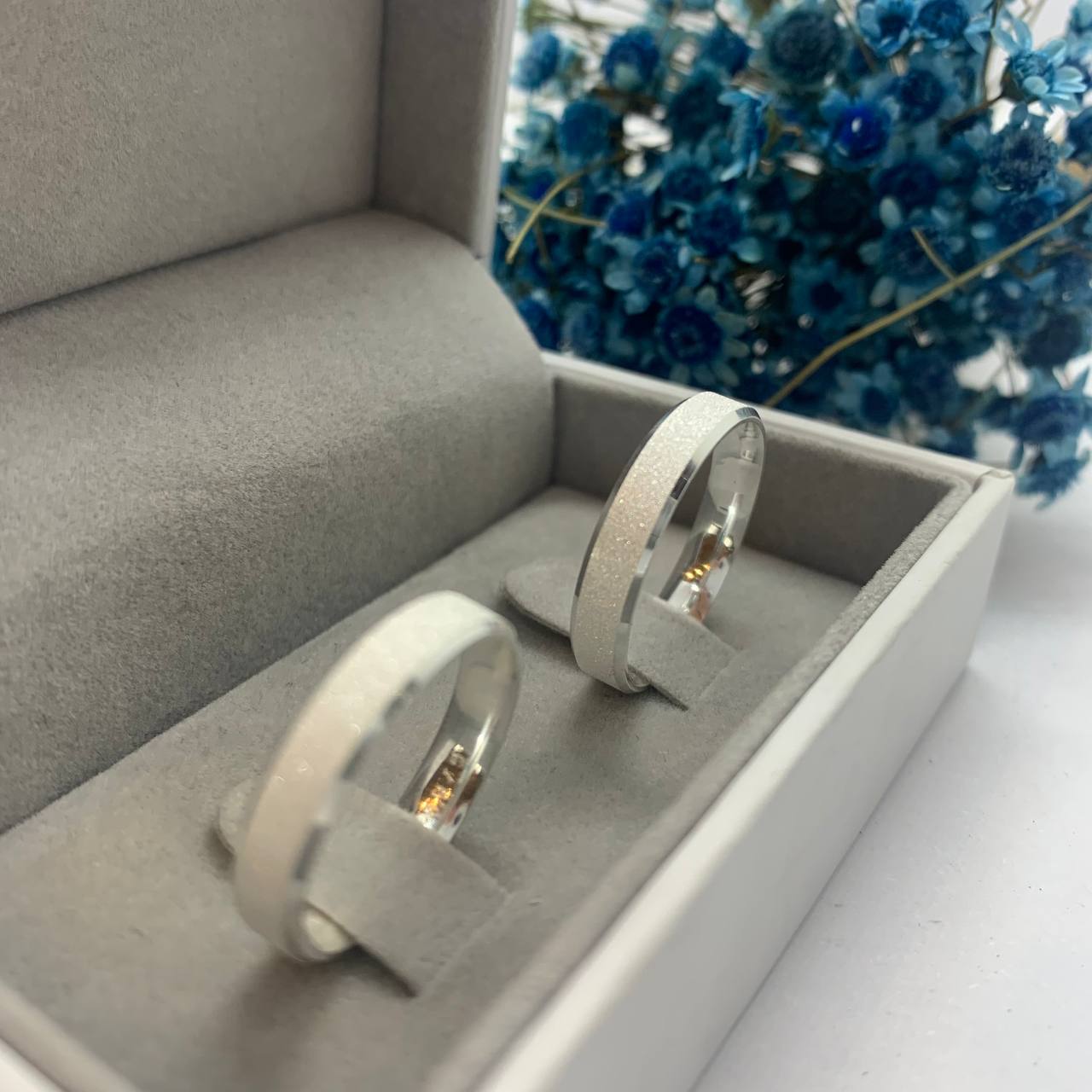 Par de Aliança Namoro em Prata 950 - Angel 4mm Chanfrada Diamantada + Anel Brinde