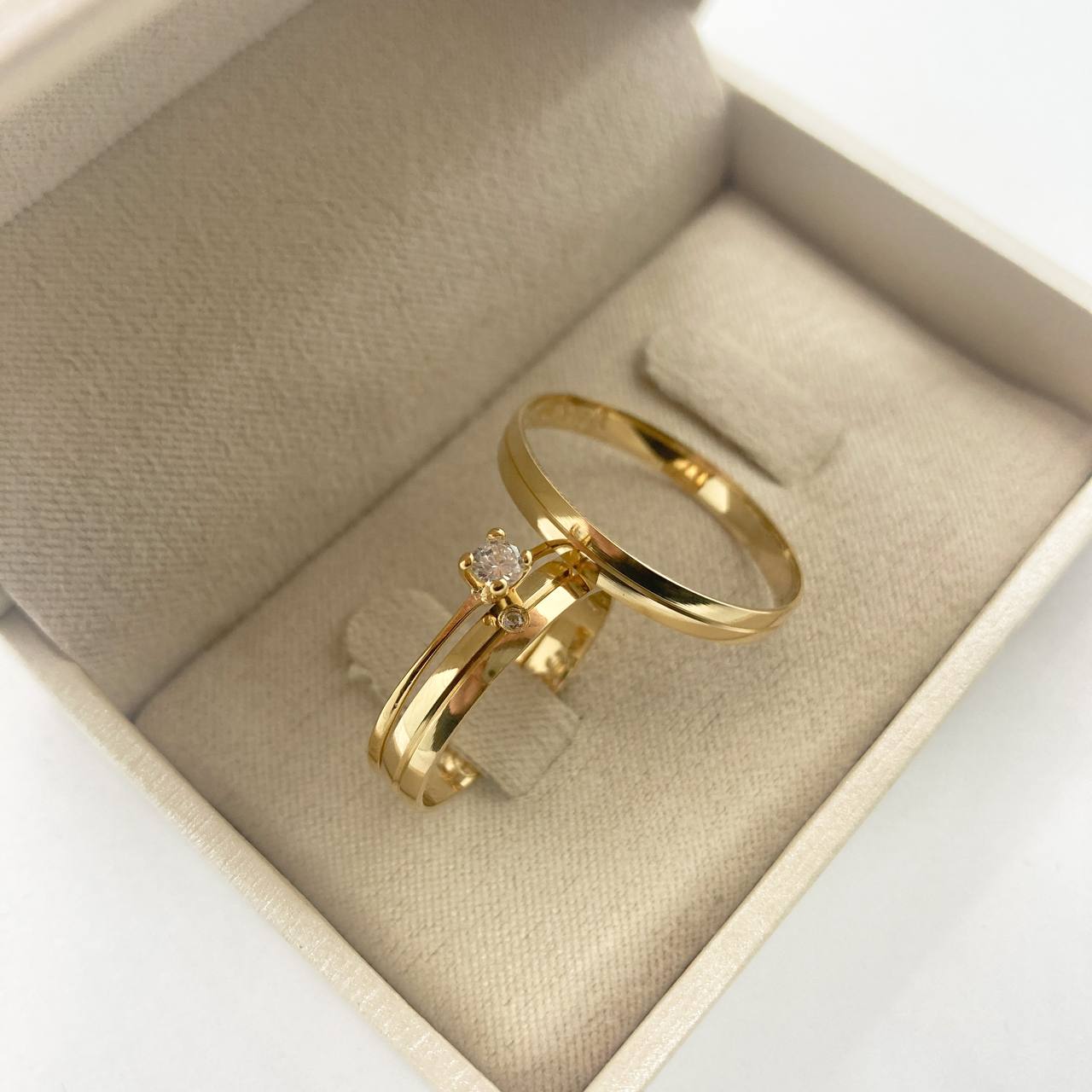 Par de Aliança Noivado/Casamento Ouro 750/18k - Soul Mate 3mm Meia Cana Polida + Anel Brinde