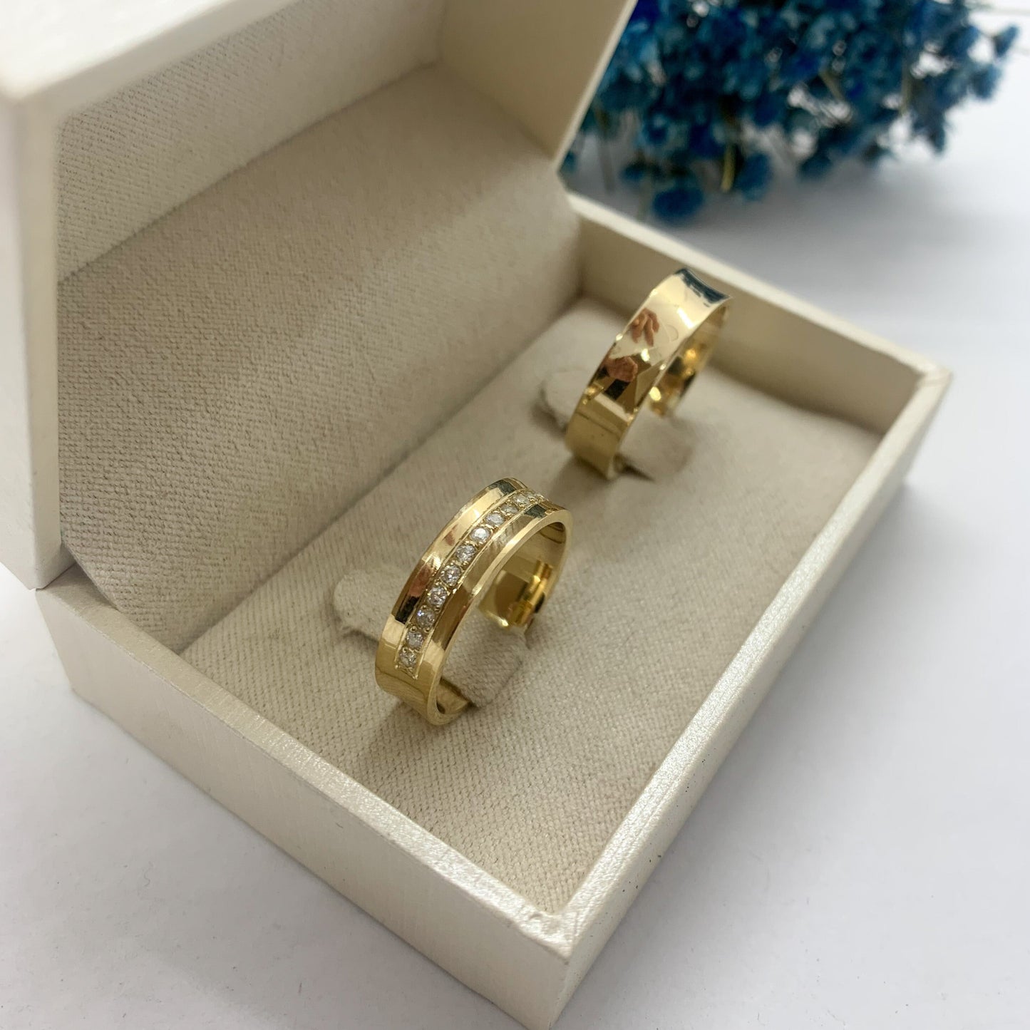 Par de Aliança Banhada - Lovely Côncava 5mm Polida + Anel Brinde