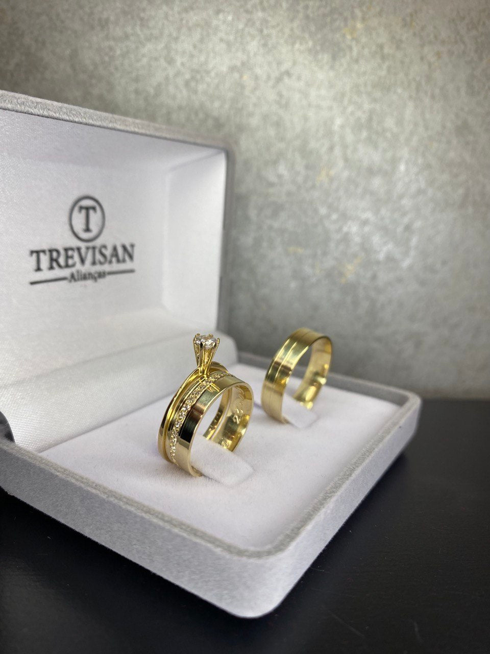 Par de Aliança Noivado/Casamento Ouro 750/18k - Classic Maia 5mm Reta Polida + Anel Brinde