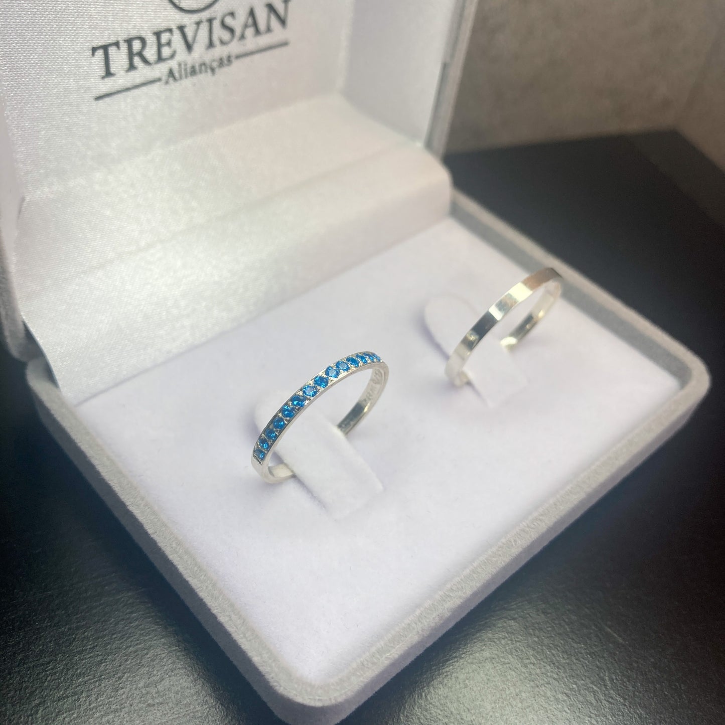 Par de Aliança Namoro em Prata 950 - Romanza Blue 2mm Reta Polida + Anel Brinde