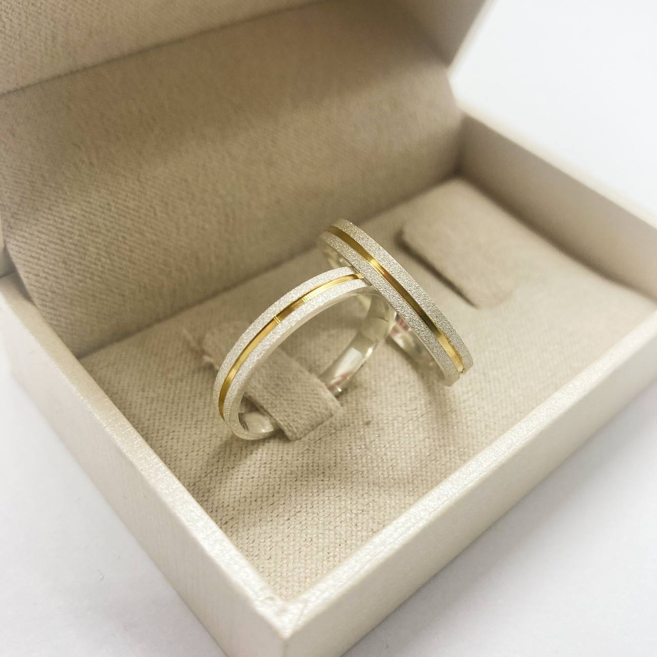 Par de Aliança Namoro em Prata 950 - Magnifique 3mm Reta Diamantada + Anel Brinde