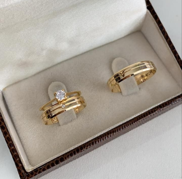 Par de Aliança Noivado/Casamento Ouro 750/18k - Celestina 5mm Chanfrada Polida + Anel Brinde