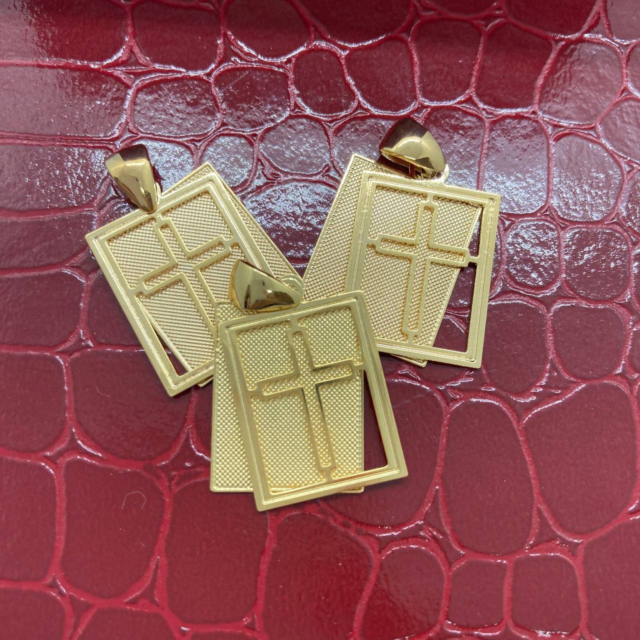 Pingente Banhado Medalha Cruz