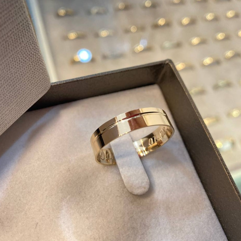 Par de Aliança Noivado/Casamento Ouro 750/18k - Puerto Seguro 4mm Reta Polida + Anel Brinde