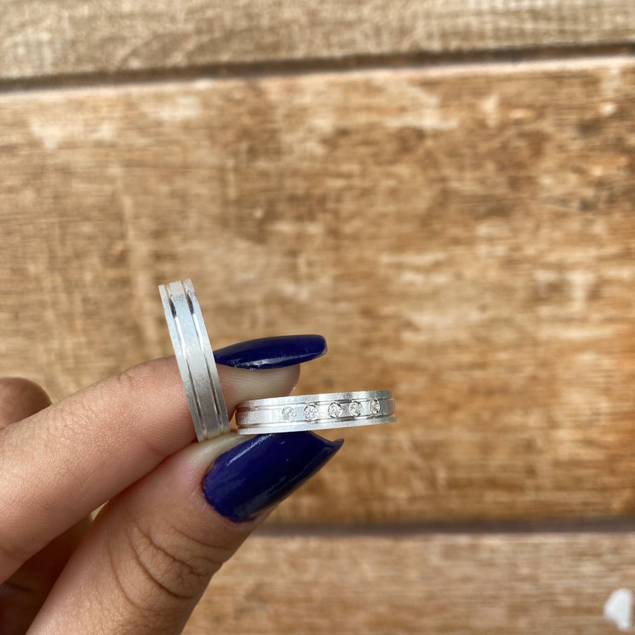 Par de Aliança Namoro em Prata 950 - Olivia Reta 4mm Acetinada + Anel Brinde