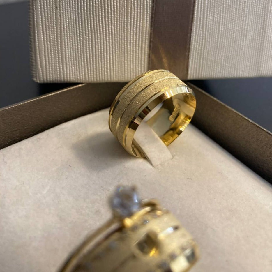 Par de Aliança Banhada - Catania 10mm Chanfrada Diamantada/Polida + Anel Brinde