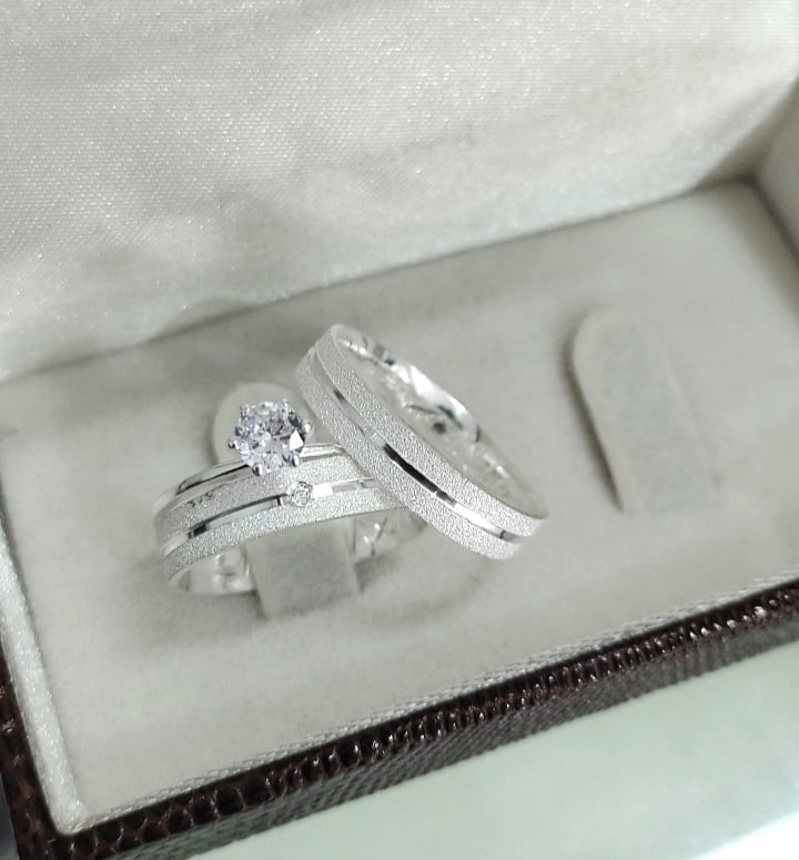 Par de Aliança Namoro em Prata 950 - Guardare Reta 4mm Diamantada + Anel Brinde