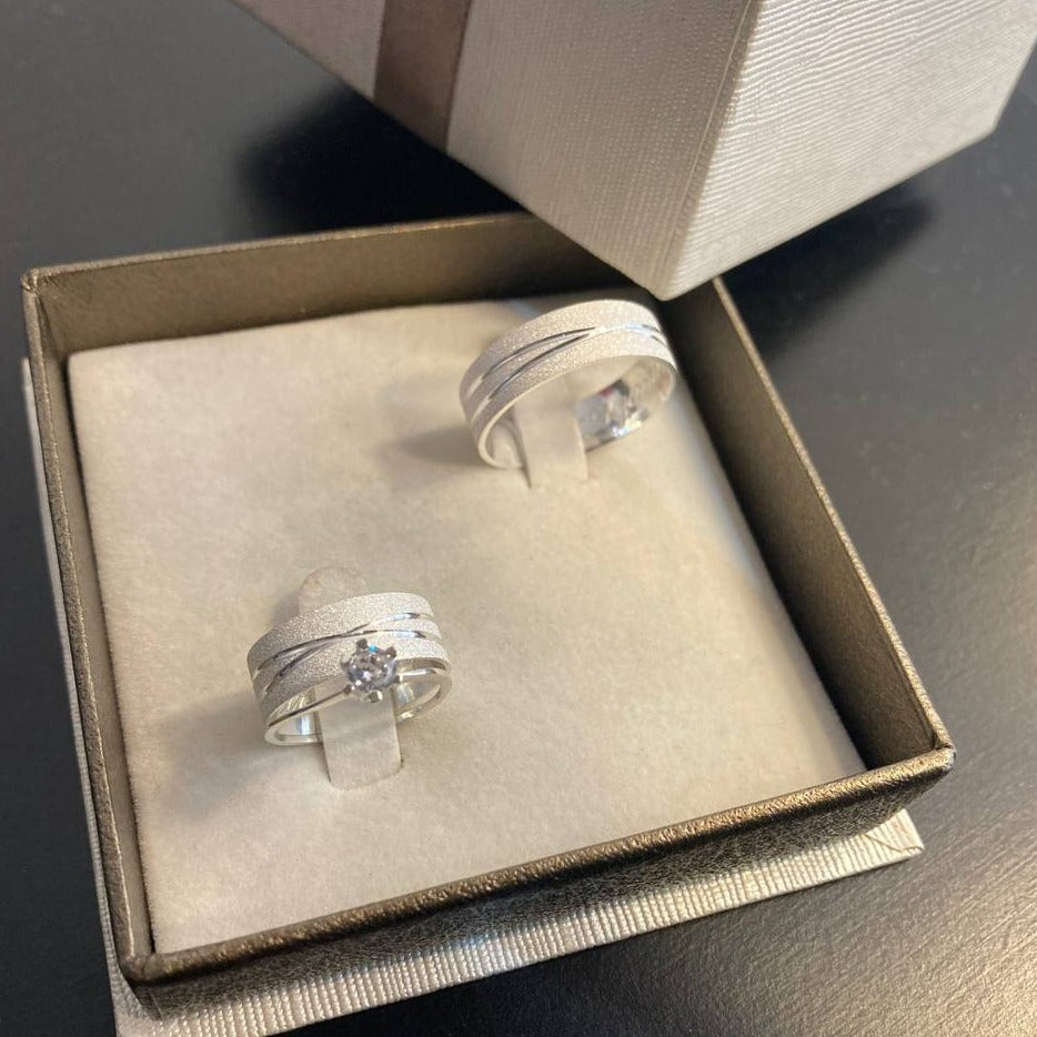 Par de Aliança Namoro em Prata 950 - Chamomily Larger 6mm Reta Diamantada + Anel Brinde