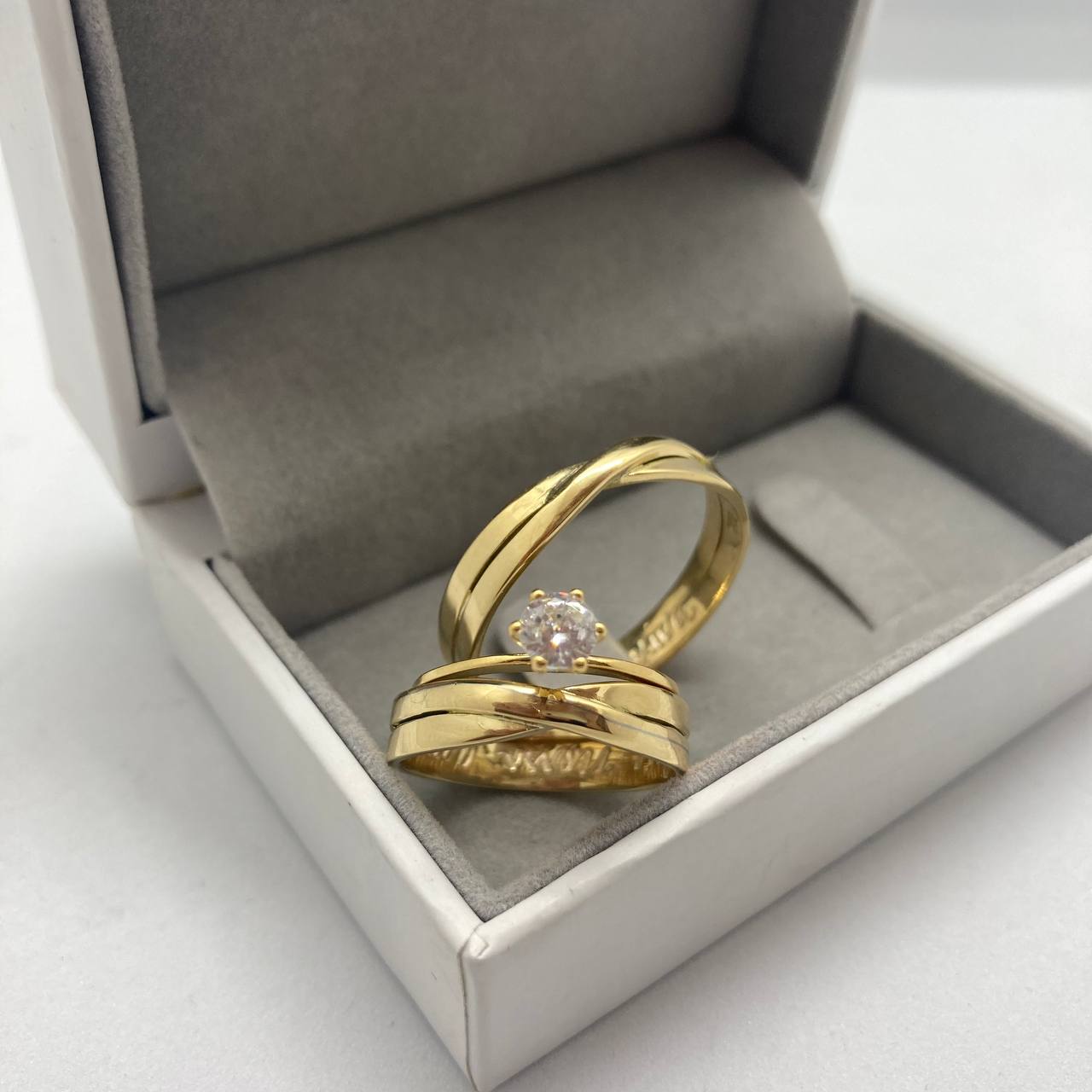 Par de Aliança Noivado/Casamento Ouro 750/18k - Tangled 5mm Polida + Anel Brinde