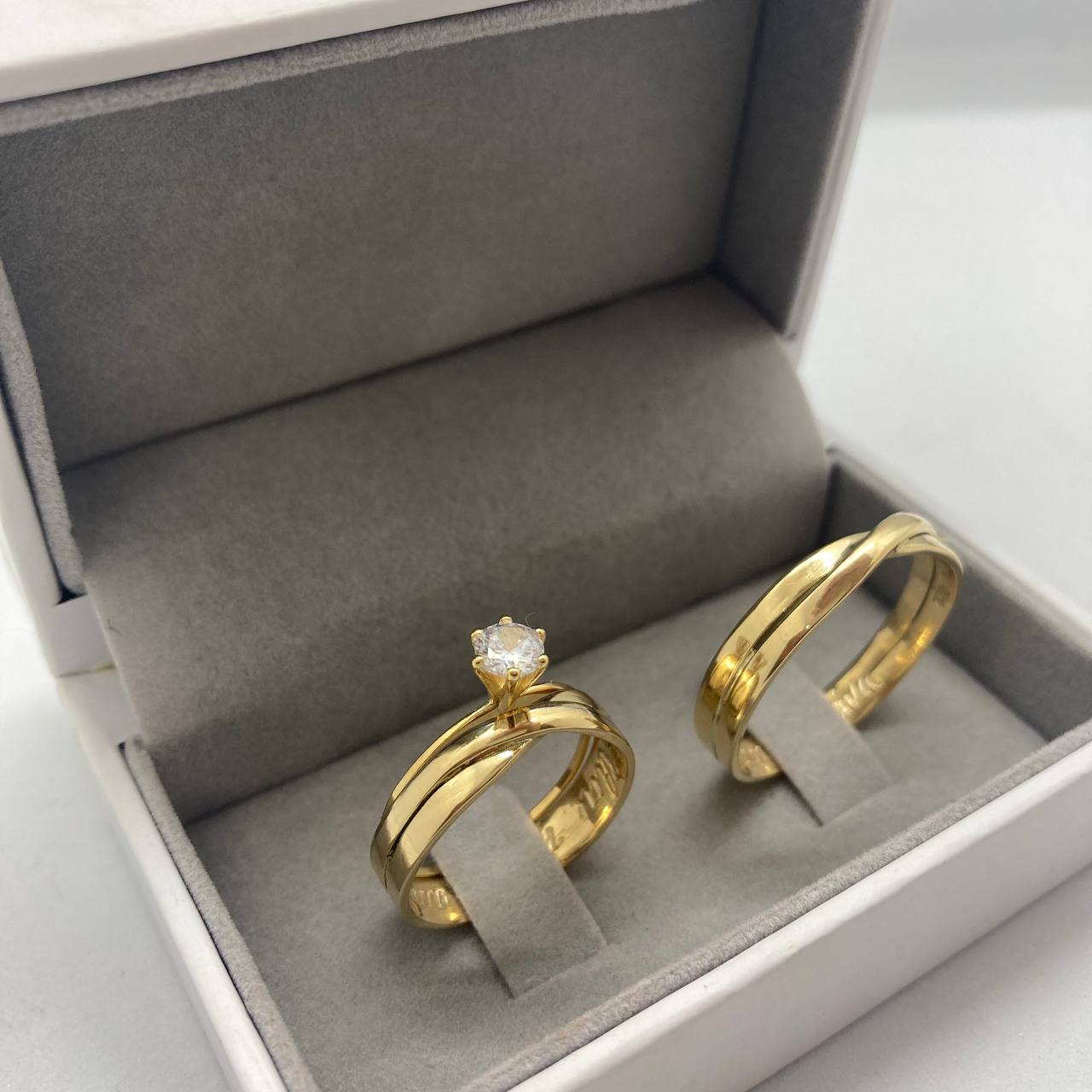 Par de Aliança Noivado/Casamento Ouro 750/18k - Tangled 5mm Polida + Anel Brinde