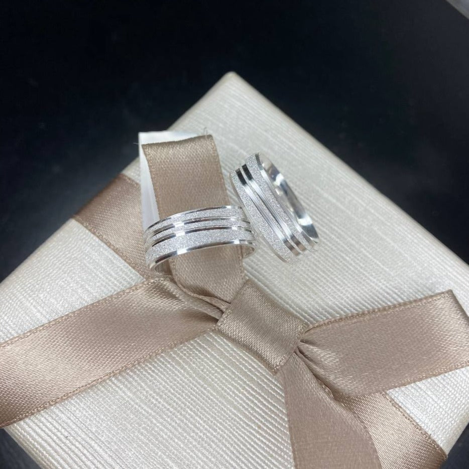 Par de Aliança Namoro em Prata 950 - Amêndoa 6mm Reta Diamantada + Anel Brinde