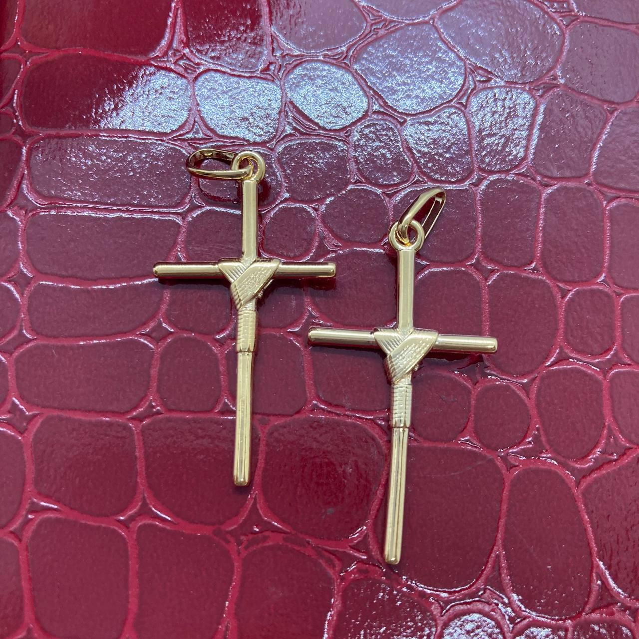 Pingente Banhado Cruz com detalhe