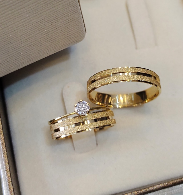 Par de Aliança Noivado/Casamento Ouro 750/18k - Mayim 4mm Reta Diamantada/Polida + Anel Brinde
