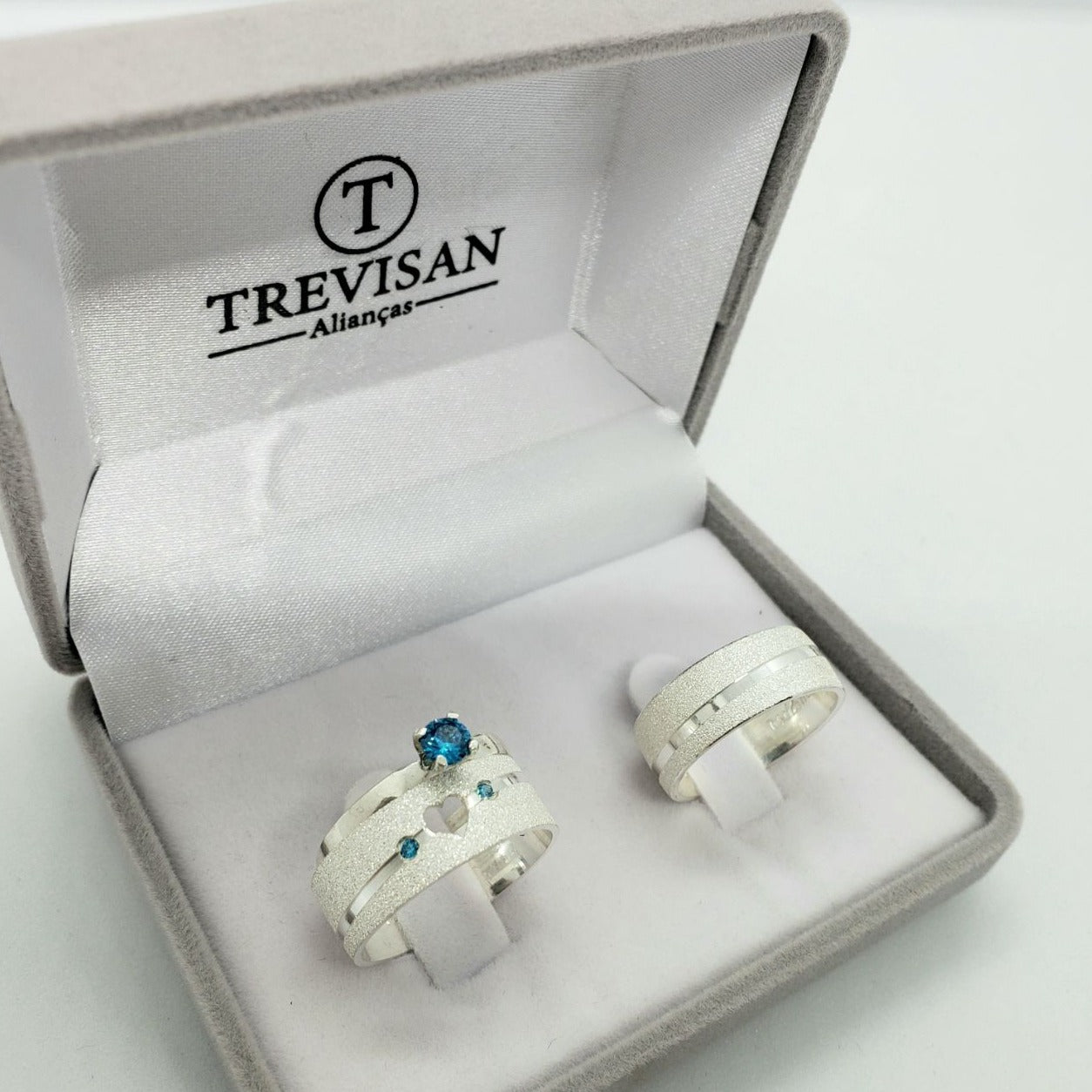 Par de Aliança Namoro em Prata 950 - Wonder 7mm Reta Diamantada + Anel Brinde