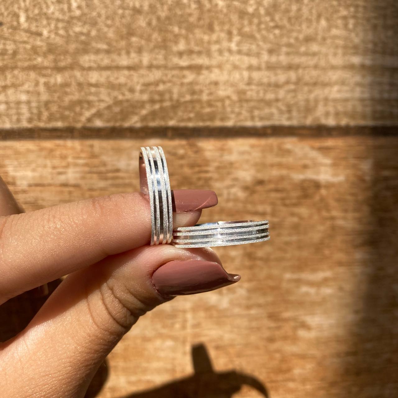 Par de Aliança Namoro em Prata 950 - Camélia Reta 4mm + Anel Brinde