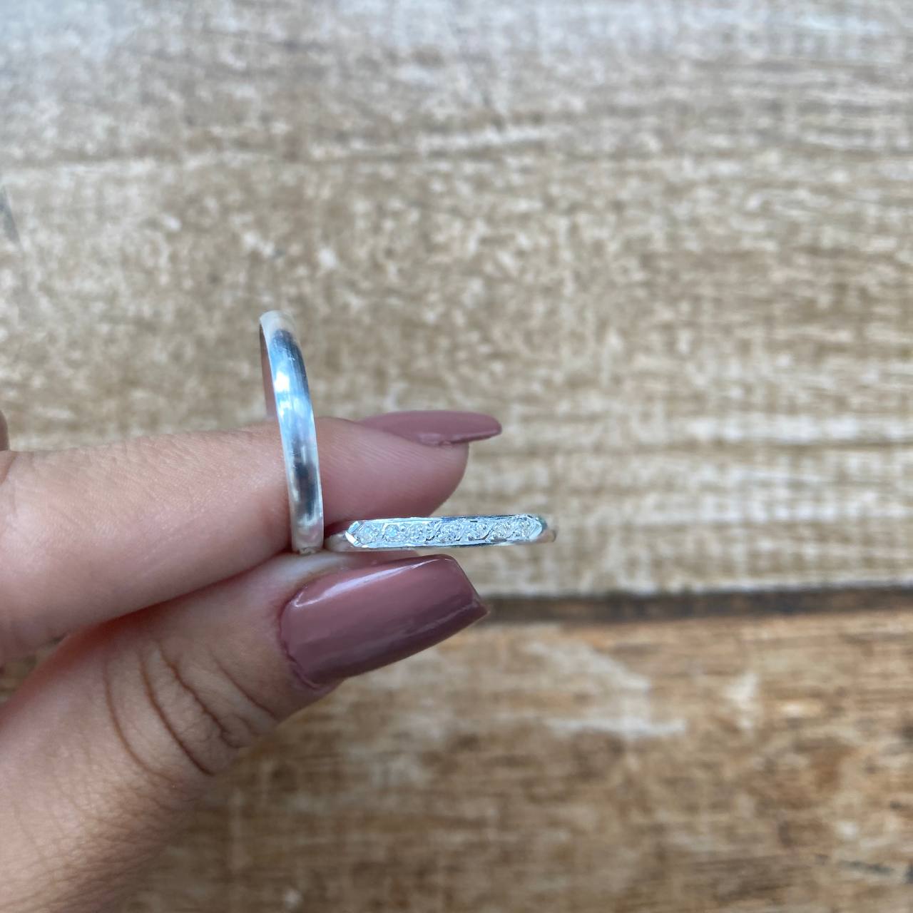 Par de Aliança Namoro em Prata 950 - Cravo 2,5mm Abaulada Polida + Anel Brinde