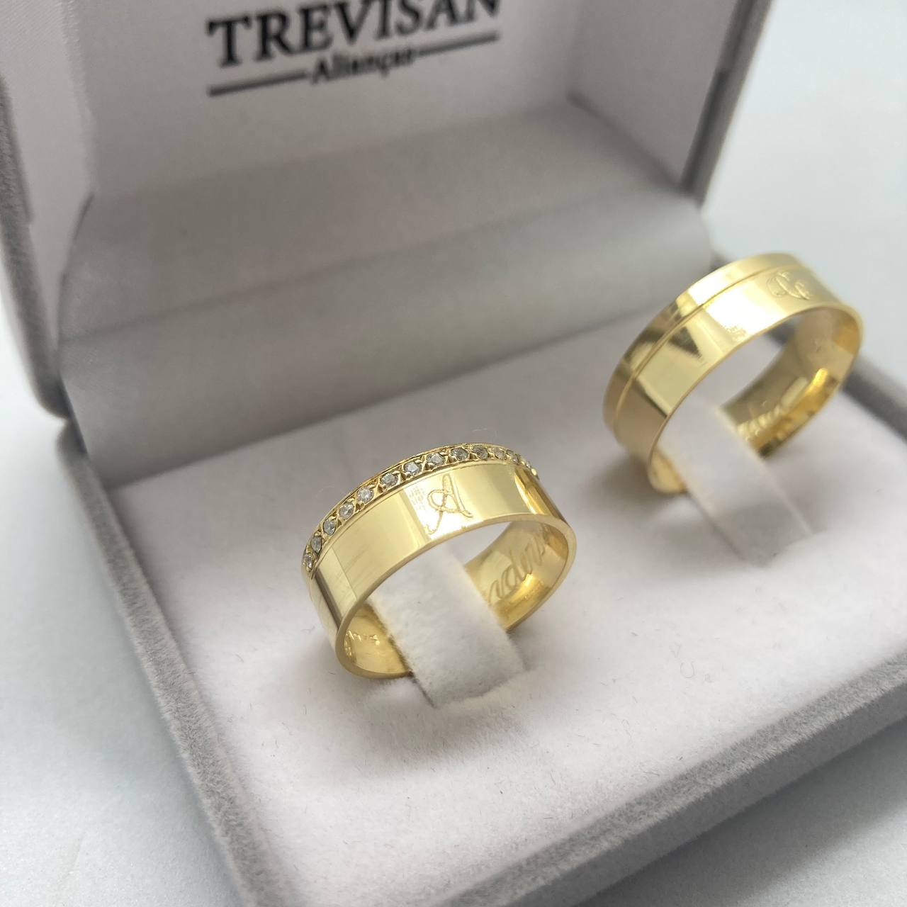 Par de Aliança Noivado/Casamento Ouro 750/18k - Details Reta 7mm Polida + Anel Brinde