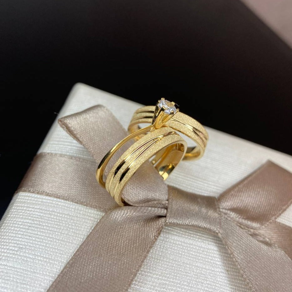 Par de Aliança Banhada - Chamomily 4mm Reta Diamantada + Anel Brinde