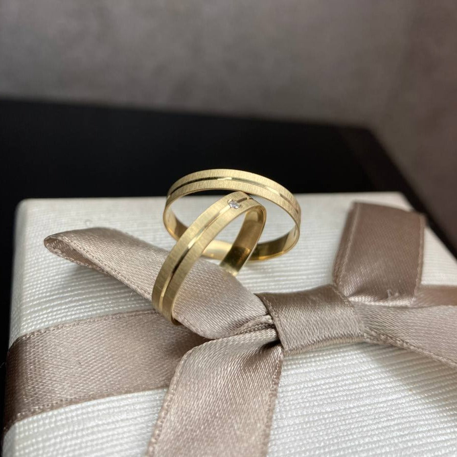 Par de Aliança Banhada - Delicacy 3mm Reta Escovada + Anel Brinde