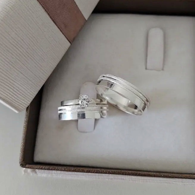 Par de Aliança Namoro em Prata 950 - Alleanza 5mm Reta Diamantada/Polida + Anel Brinde