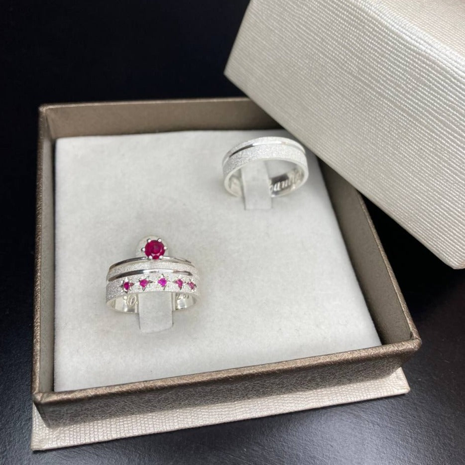 Par de Aliança Namoro em Prata 950 - Pink Kisses 5mm Reta Diamantada + Anel Brinde