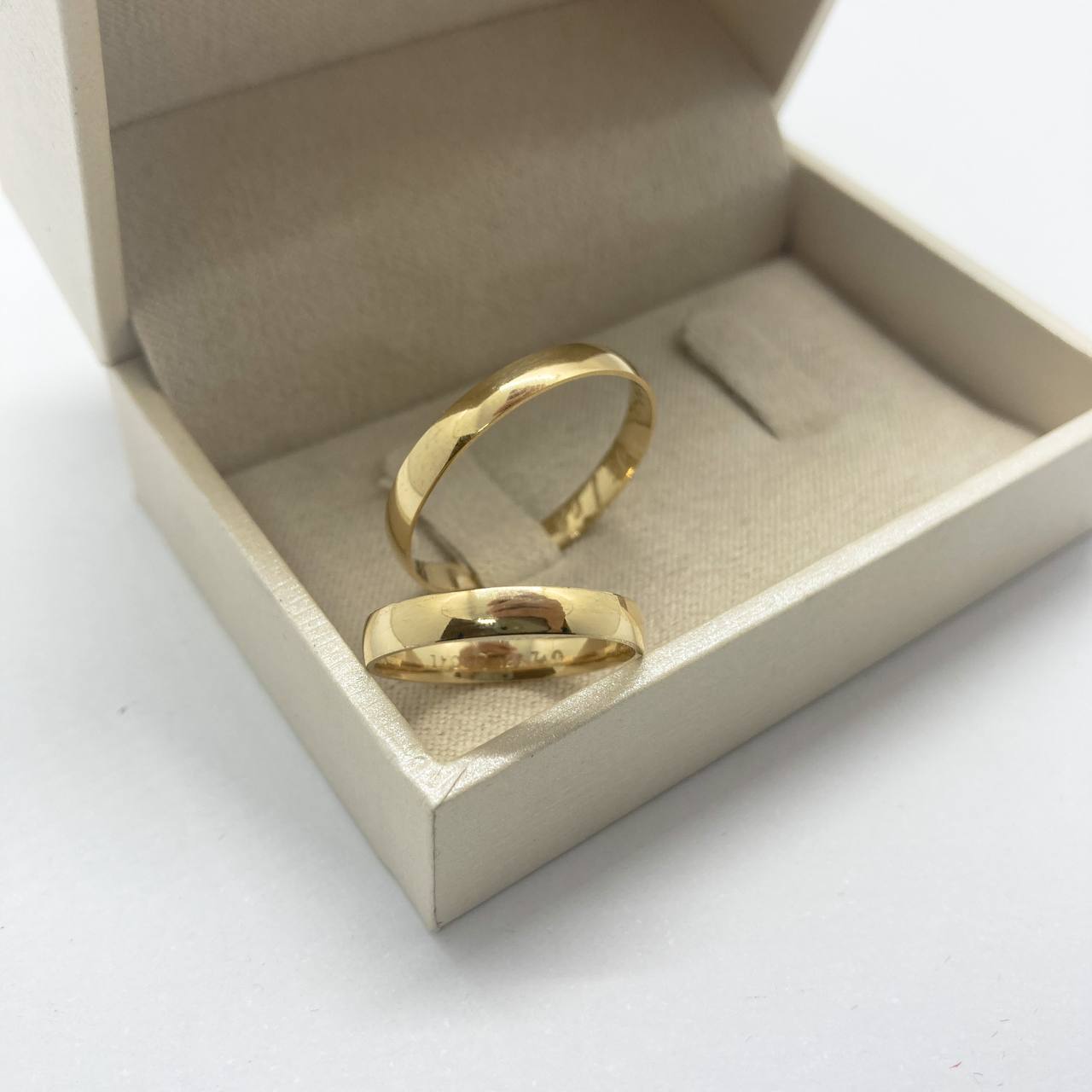 Par de Aliança Noivado/Casamento Ouro 750/18k - Desire 3mm Meia Cana Polida + Anel Brinde