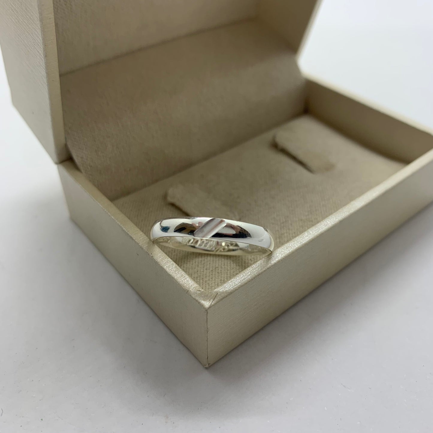 Par de Aliança Namoro em Prata 950 - Sunrise Meia cana 3mm Polido + Anel Brinde