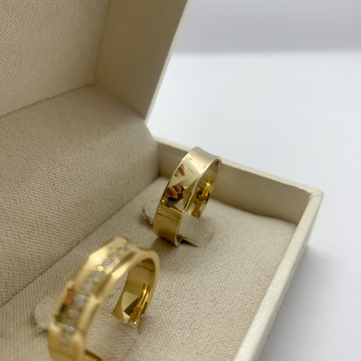 Par de Aliança Noivado/Casamento Ouro 750/18k - Lovely Côncava 5mm Polida+ Anel Brinde