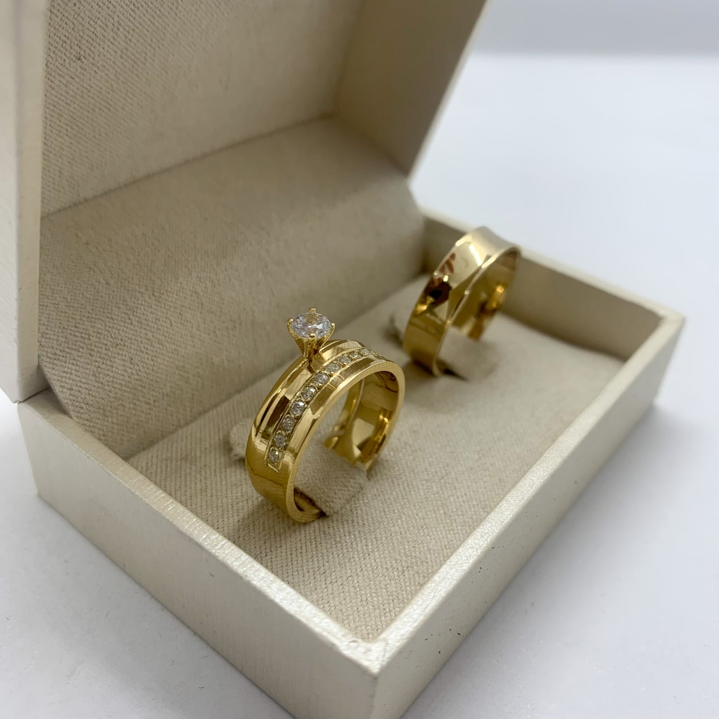 Par de Aliança Noivado/Casamento Ouro 750/18k - Lovely Côncava 5mm Polida+ Anel Brinde