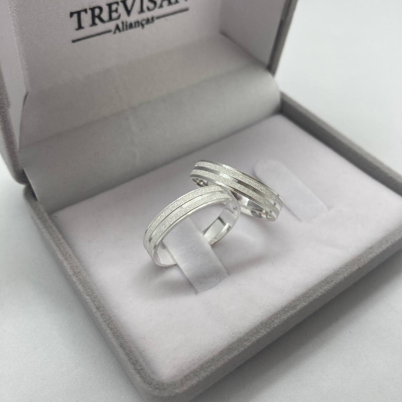 Par de Aliança Namoro em Prata 950 - Dália 4mm Reta Diamantada + Anel Brinde