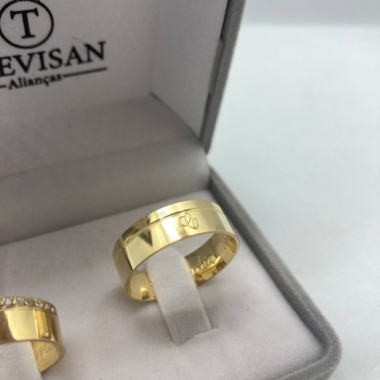 Par de Aliança Noivado/Casamento Ouro 750/18k - Details Reta 7mm Polida + Anel Brinde