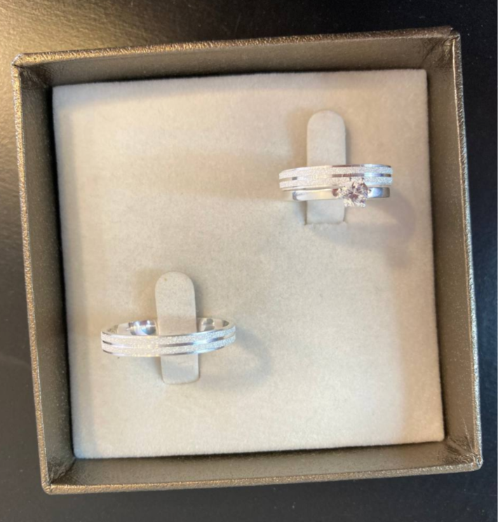 Par de Aliança Namoro em Prata 950 - Dália Less 3mm Reta Diamantada + Anel Brinde