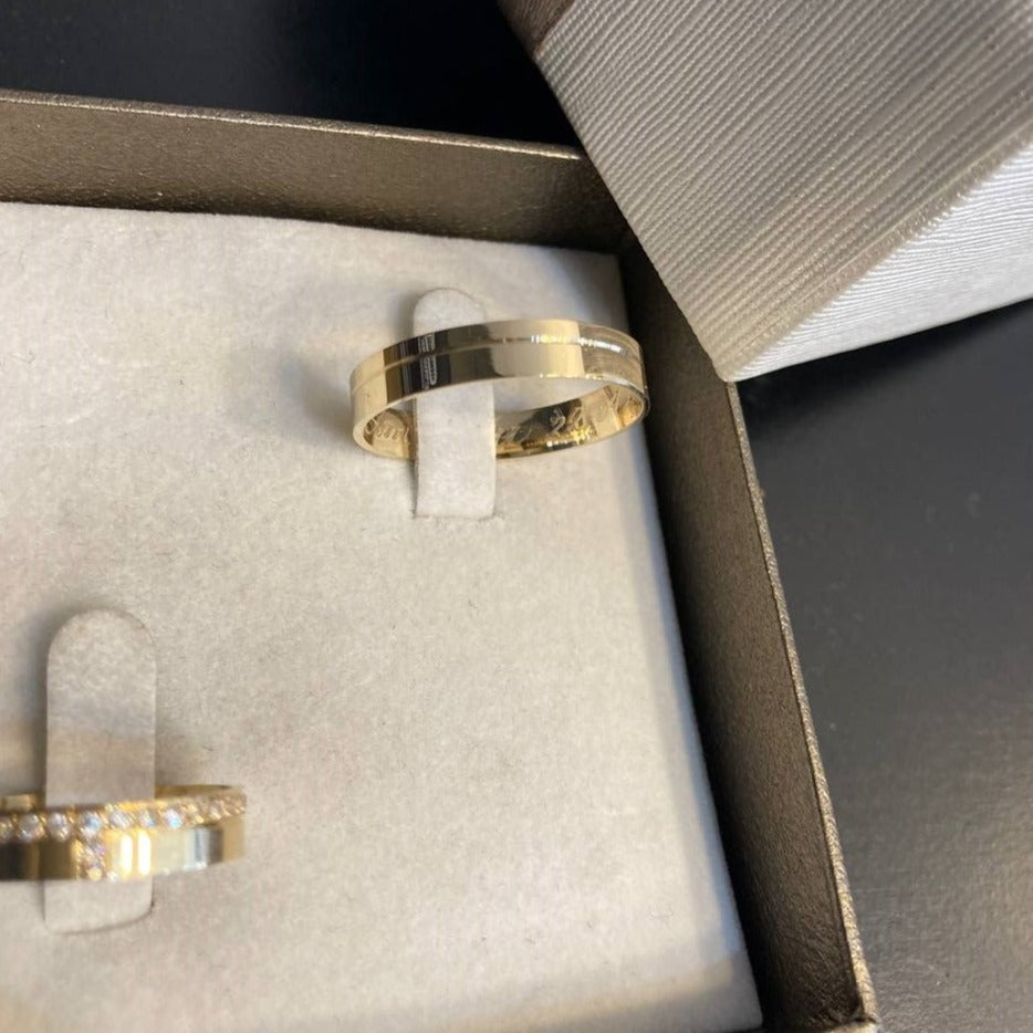 Par de Aliança Noivado/Casamento Ouro 750/18k - Florença 4mm Reta Polida + Anel Brinde