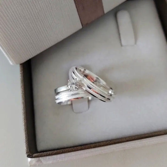 Par de Aliança Namoro em Prata 950 - Belíssima Reta 4mm Frisos Diamantado + Anel Brinde