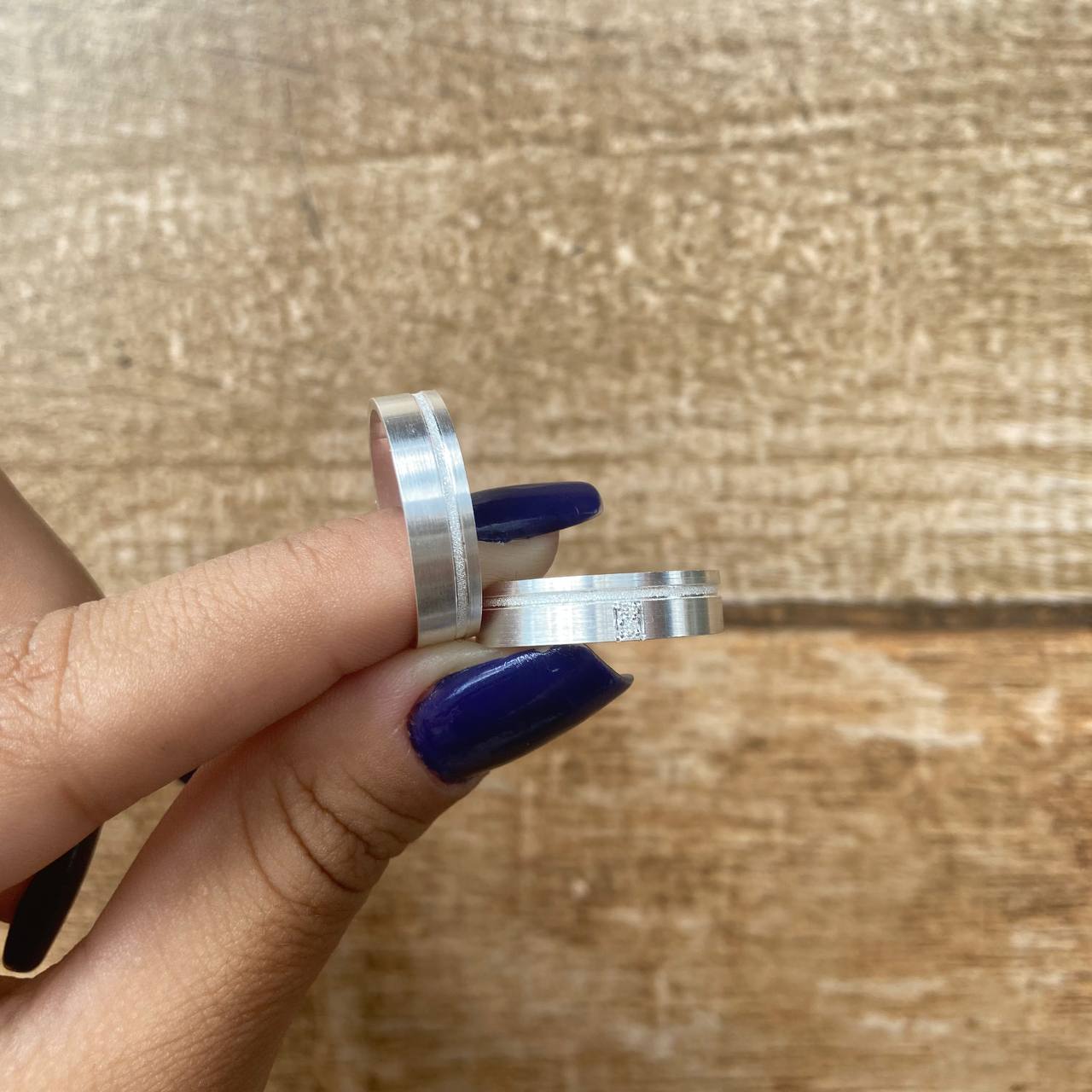 Par de Aliança Namoro em Prata 950 - Daisy Reta 5mm Acetinada + Anel Brinde