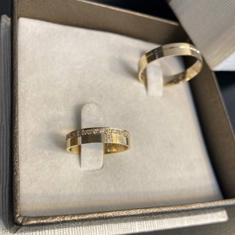 Par de Aliança Noivado/Casamento Ouro 750/18k - Florença 4mm Reta Polida + Anel Brinde