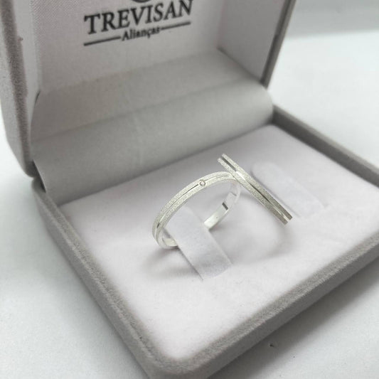 Par de Aliança Namoro em Prata 950 - Guardare Less Reta 2mm Diamantada + Anel Brinde