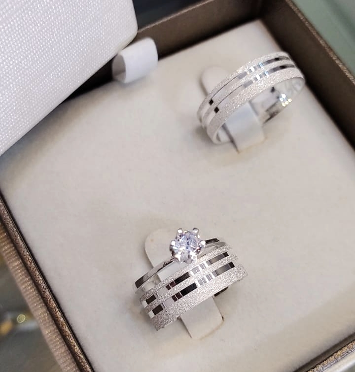 Par de Aliança Namoro em Prata 950 - Piacere 6mm Reta Diamantada + Anel Brinde