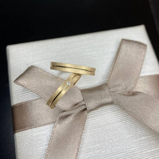 Par de Aliança Noivado/Casamento Ouro 750/18k - Delicacy 3mm Reta Acetinado+ Anel Brinde