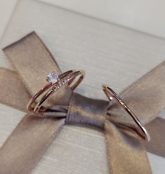 Par de Aliança Noivado/Casamento Ouro Rose - Fiu-Fiu Rosé 1,5mm Abaulada Polida + Anel Brinde