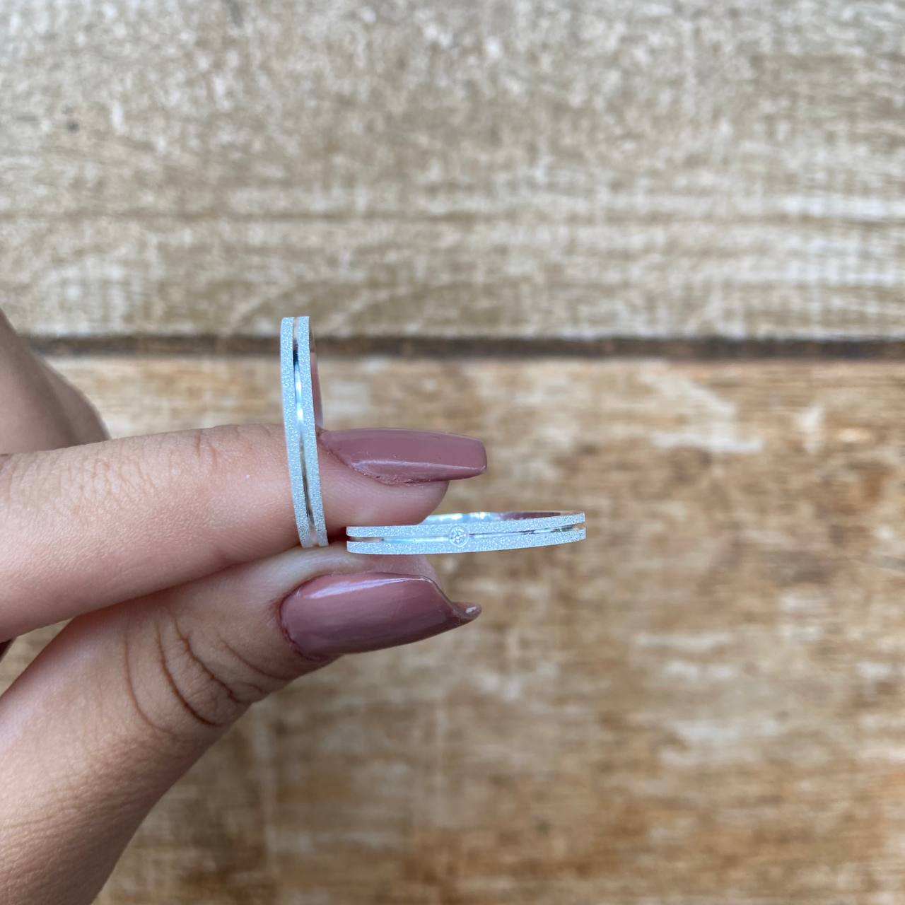 Par de Aliança Namoro em Prata 950 - Guardare Less Reta 2mm Diamantada + Anel Brinde