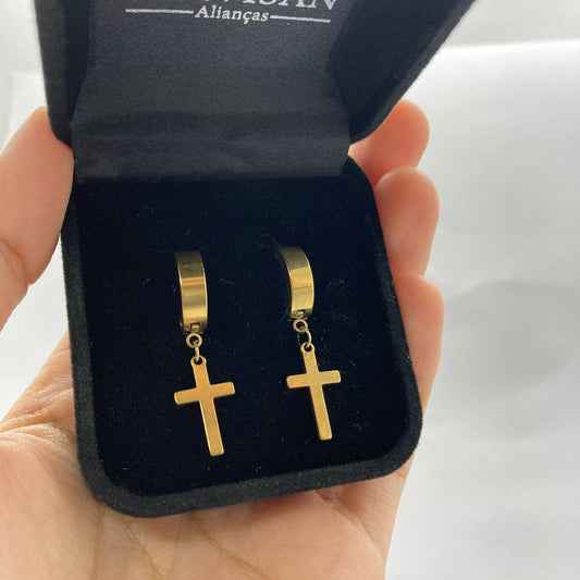 Brinco Aço Premium com Pingente de Cruz (Dourado)