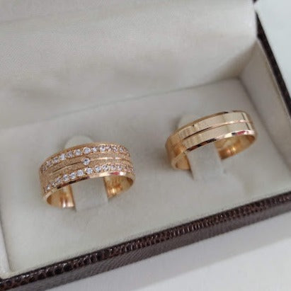 Par de Aliança Noivado/Casamento Ouro Rose - Unending Chanfrada 8mm e 6mm Polida/Diamantada+ Anel Brinde