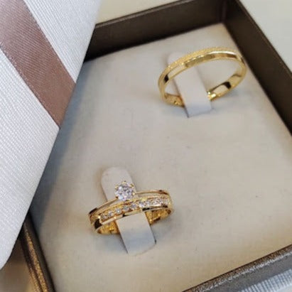 Par de Aliança Banhada - Grumixama 3mm Reta Diamantada/Polida + Anel Brinde