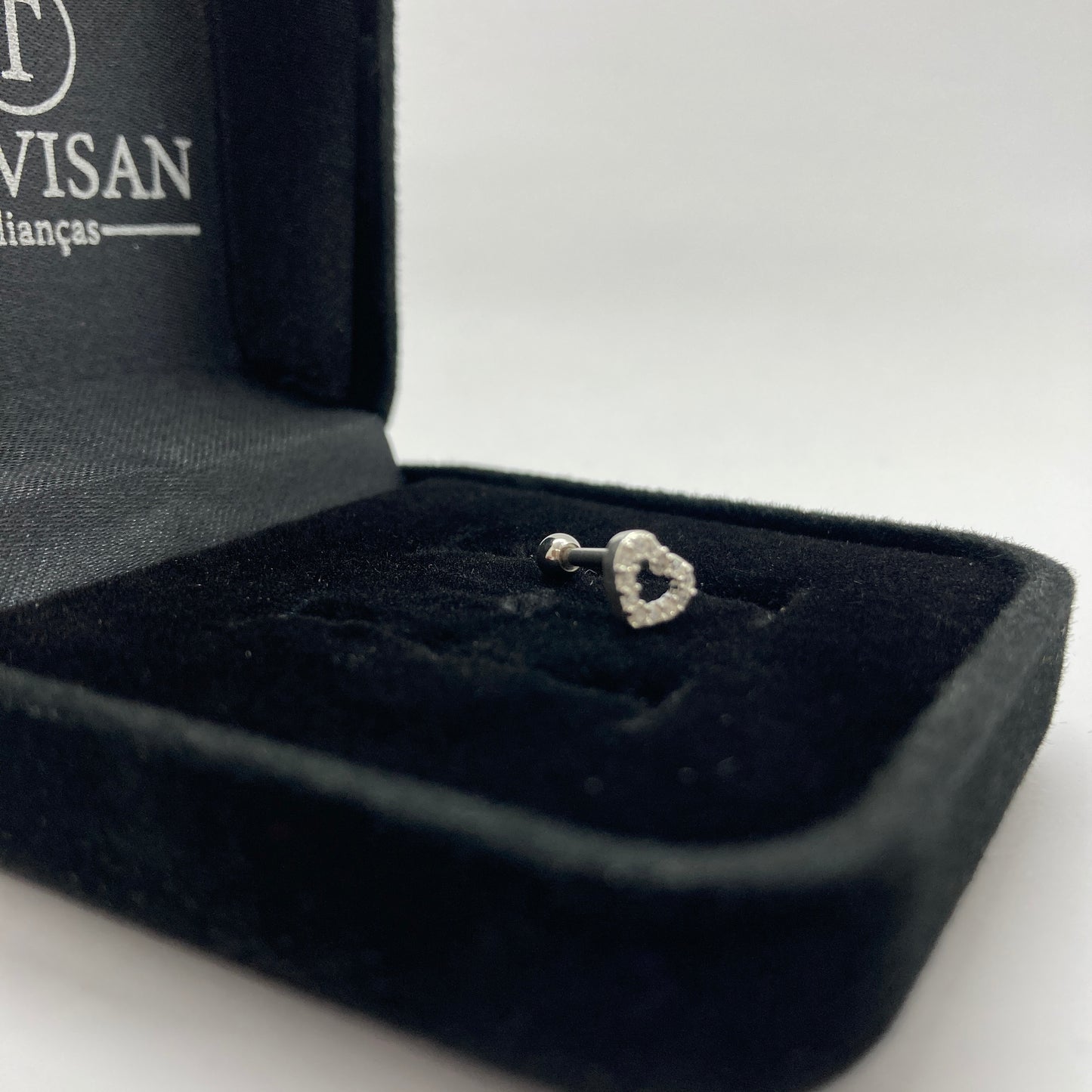 Piercing Trágus em Prata 925- Coração cravejado