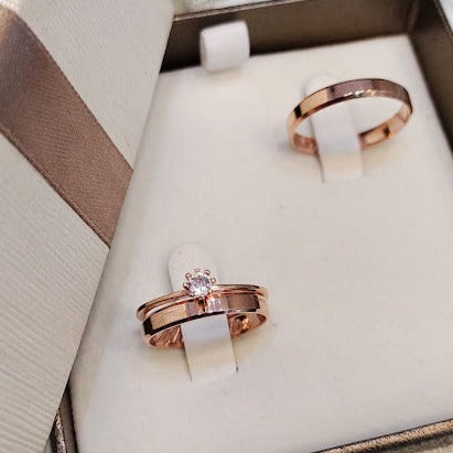 Par de Aliança Noivado/Casamento Ouro Rose - Xodó Rosé 3mm Chanfrada Polida + Anel Brinde