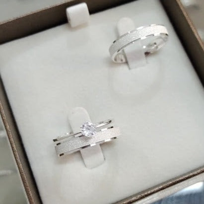 Par de Aliança Namoro em Prata 950 - Vitória Régia 4 mm Reta Diamantada + Anel Brinde