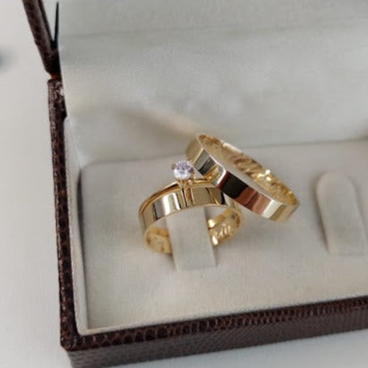 Par de Aliança Noivado/Casamento Ouro 750/18k - Amares 4mm Reta Polida + Anel Brinde